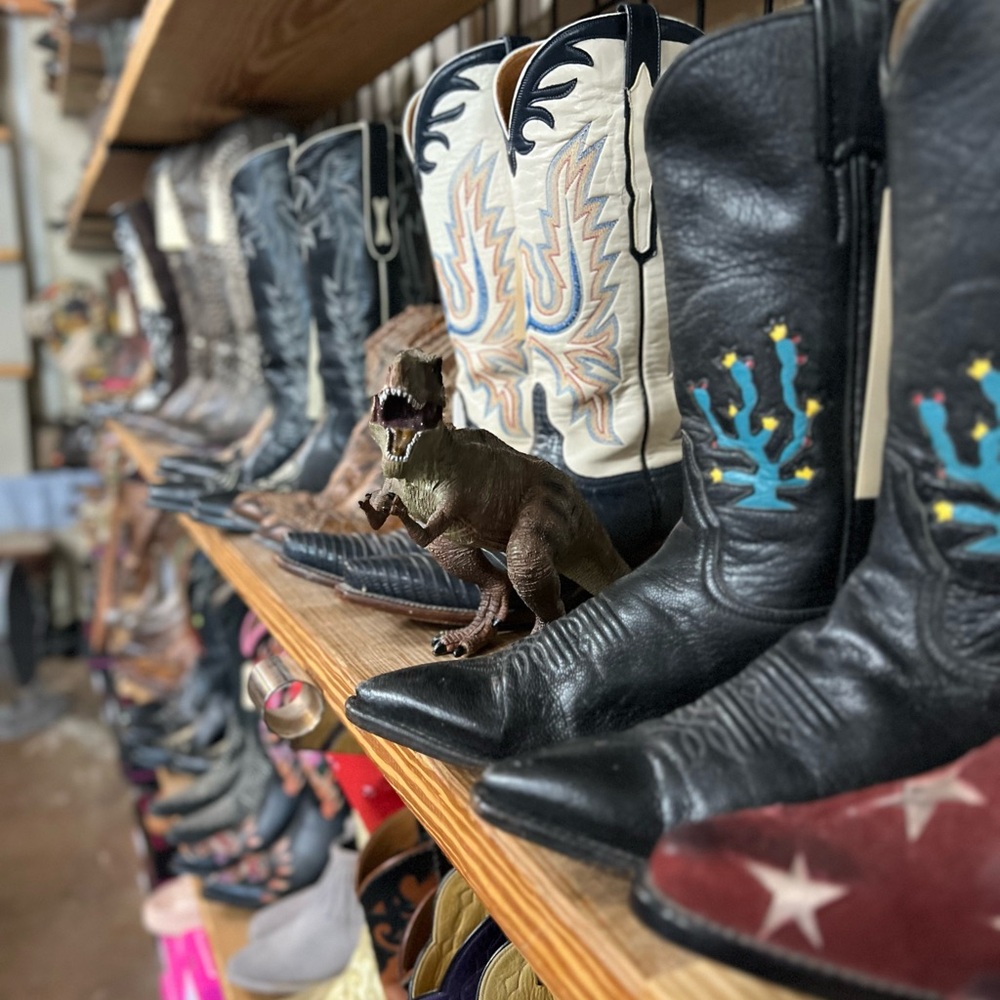 Tispy T-Rex Live Estate Jewelry Show Schedule.  New Shows added weekly - Picture 3 of 10